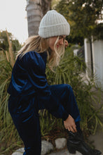 Load image into Gallery viewer, VELOUR 2 PIECE SET
