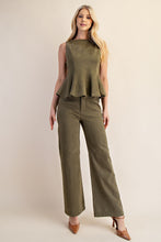 Load image into Gallery viewer, Sleeveless Fitted Top
