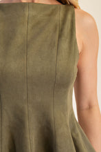 Load image into Gallery viewer, Sleeveless Fitted Top
